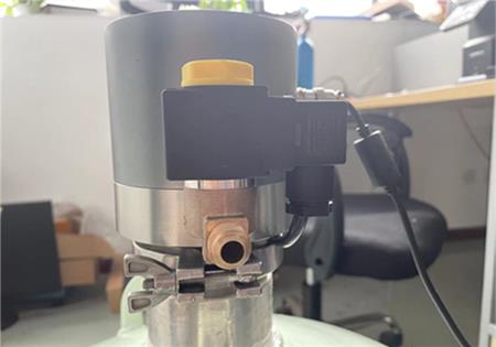 自動(dòng)液氮泵 vs 手動(dòng)充裝：效率、安全性對(duì)比與場(chǎng)景選擇指南